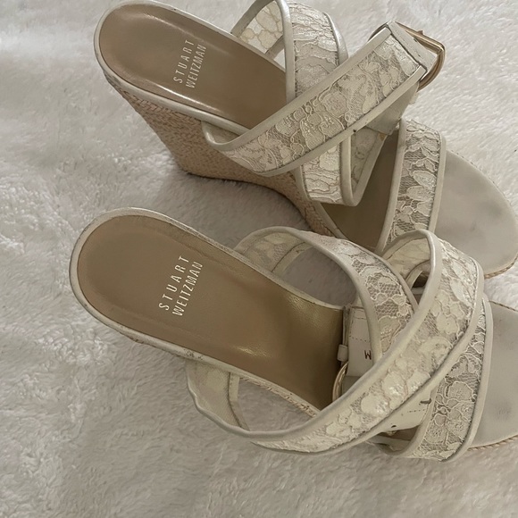 Stuart Weitzman Cream Lace Wedge Sandals - Picture 2 of 4